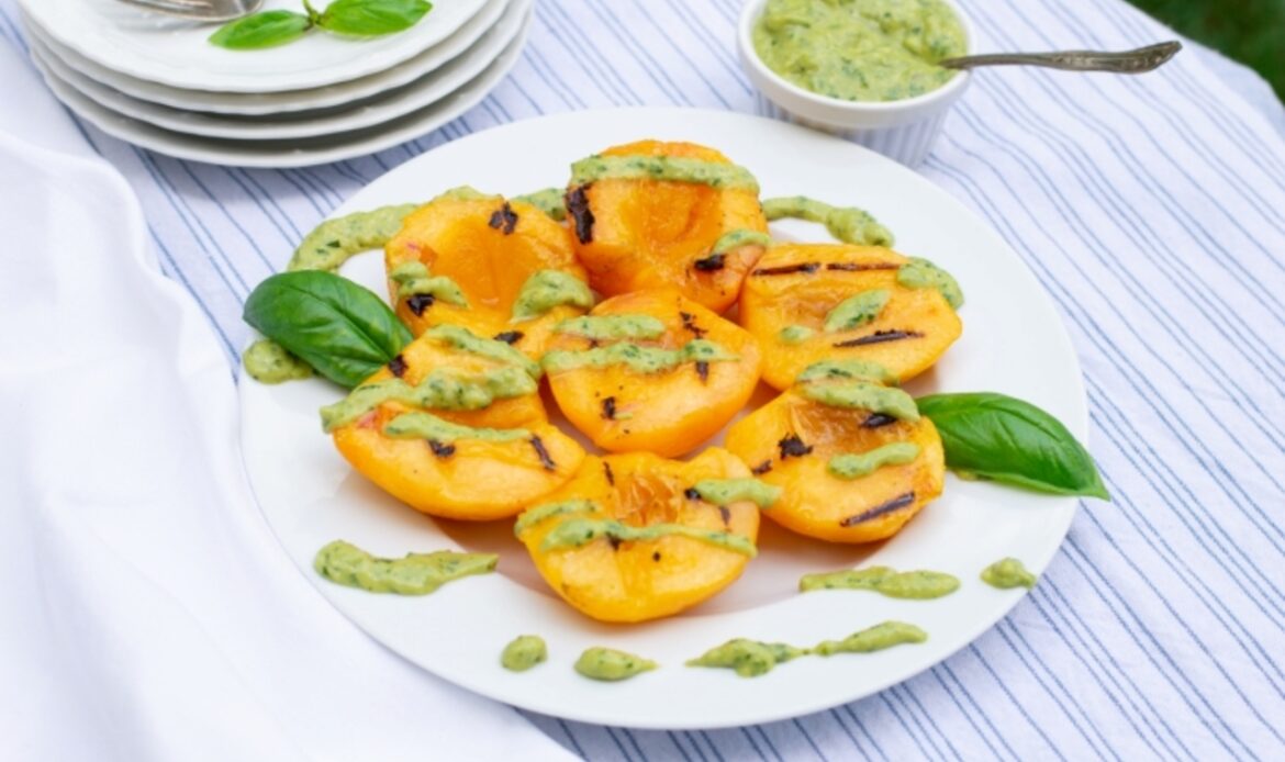 SUPER HEALTHY RECIPE: GRILLED PEACHES WITH BASIL AIOLI