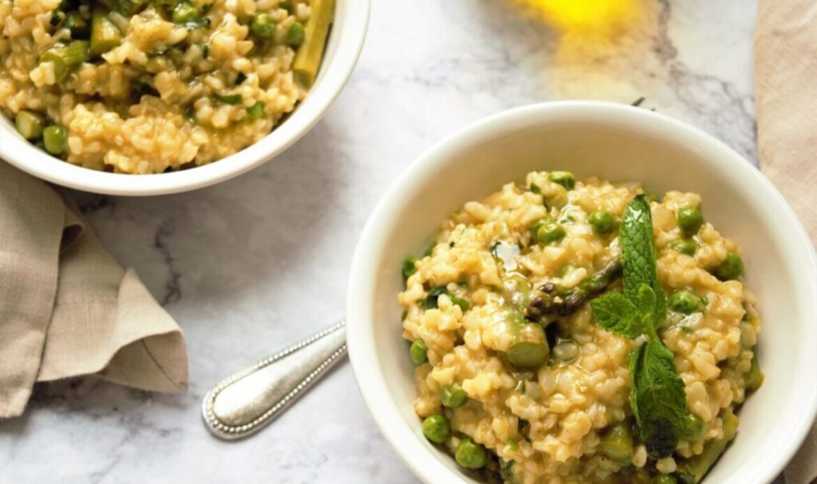 SUPER HEALTHY VEGAN RISOTTO WITH PEAS, ASPARAGUS & MINT RECIPE